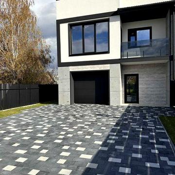 Продається дуплекс з великою земельною ділянкою