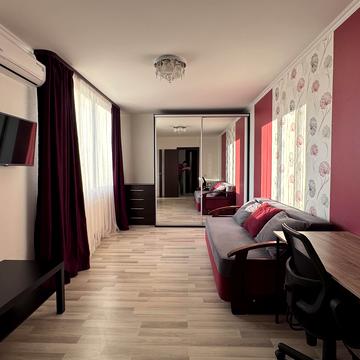 Юрія Поправки вул. (Миколи Лебедєва), 14