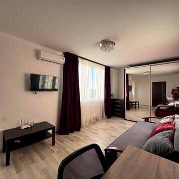 Юрія Поправки вул. (Миколи Лебедєва), 14