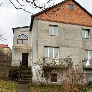 Будинок Південно-Захід є всі комунікації, поряд ставок.ТОРГ 37903