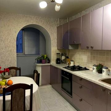 Академіка Філатова вул., 70/1