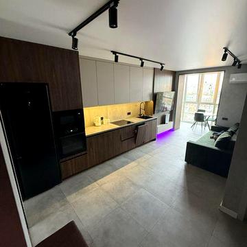 Двокімнатна квартира-студія, в центрі міста 50кв. БЕЗ РІЄЛТОРА  з10 04