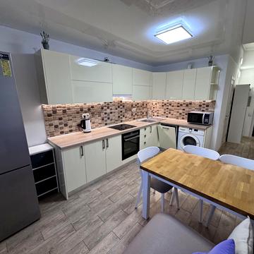 Юрія Поправки вул. (Миколи Лебедєва), 14