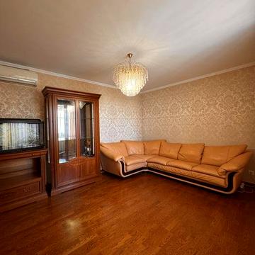 Чотирикімнатна квартира за ТРЦ Порт Сіті з паркомісцем!