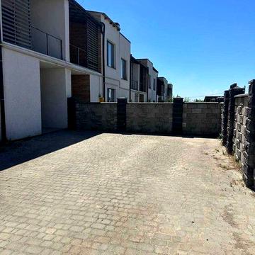 Продам котедж з міськими мережами. Щасливе