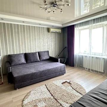 Олнокімнатна в центрі на Небесної сотні