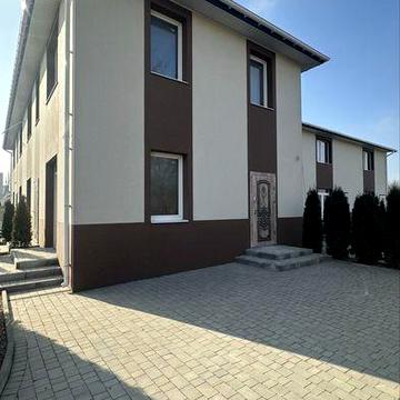 Продаж частину таунхауса в місті!