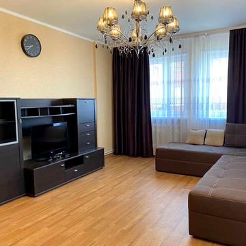 Видова 3К квартира, є генератор і опалення (Ахматової, 13),без комісії