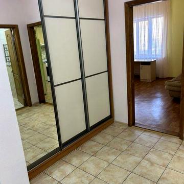 Здається двокімнатна квартира тільки на довготривалий термін !