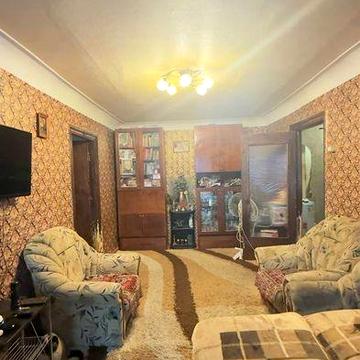 Продам 2 -х кімнатну квартиру біля Дендропарку