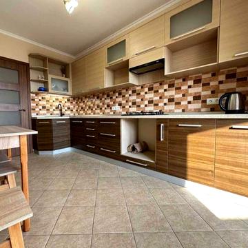 Затишна 2-кімнатна квартира в обжитій новобудові. Центр