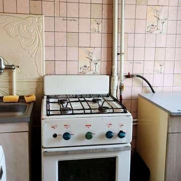 Здається 2-кімнатна квартира на пр. Поля