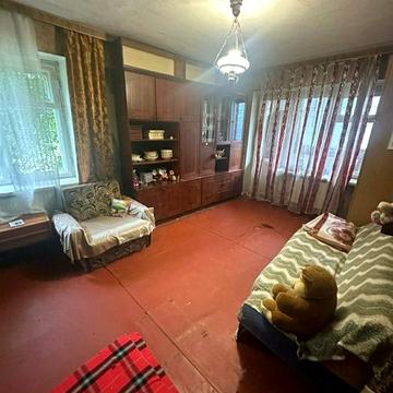 Забіря. Однокімнатна квартира в центрі.(43/19,2/8,2м.) 1поверх.