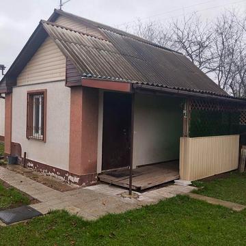 Дачний будинок в місті, з величезною ділянкою 28 соток