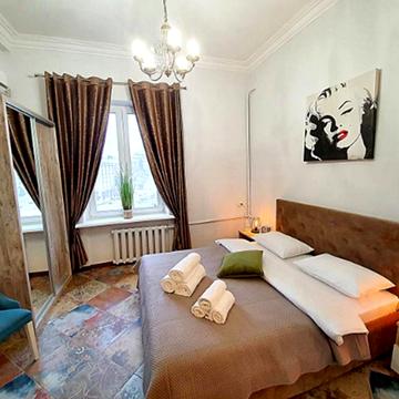 Софіївська вул., 1