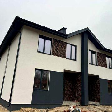 Дуплекс з великою земельною ділянкою,затишна локація.