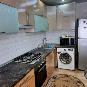 Продам трикімнатну квартиру на Сахарова з ремонтом та меблями. Газ