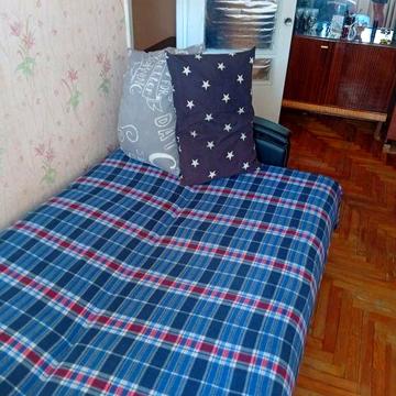 Сдам  квартиру девушки можно с ребёнком или с животным! Недорого!