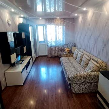 Затишна 2 кім квартира біля метро Звіринецька.