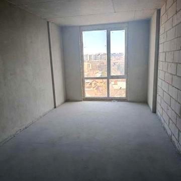 продам 3 кімнатну квартиру в центрі , під програми