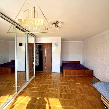 Простора 1 кімнатна 38,6 кв.м біля РАЦСу просп.Соборності