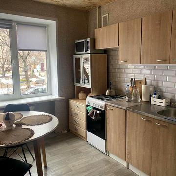 Продаж 4 кімн квартири, 1/9 цегла, тепла, суха, нові вікна і лоджия ЖК осбб