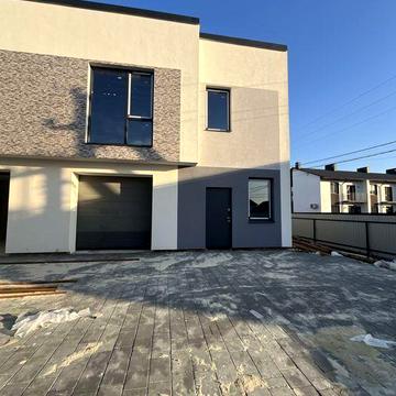 Продається готовий до ремонту боковий таунхаус в Крихівцях