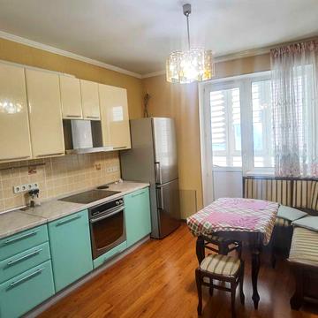 Сдам уютную 1к. квартиру 70 кв.м. в ЖК "Корона", М "Осокорки".