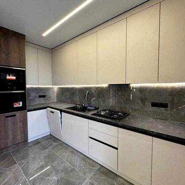 2 кімнатна з ремонтом, центр