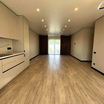 Одноповерховий котедж з новим ремонтом у курортному Ворзелі