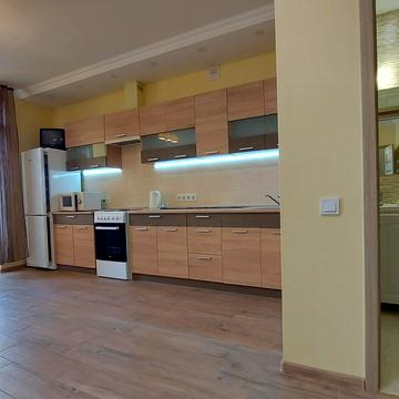 Каховська вул., 56