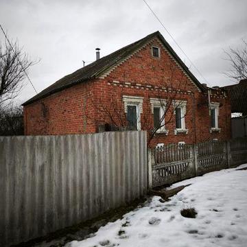 Продаж будинку, зімельною ділянкою.