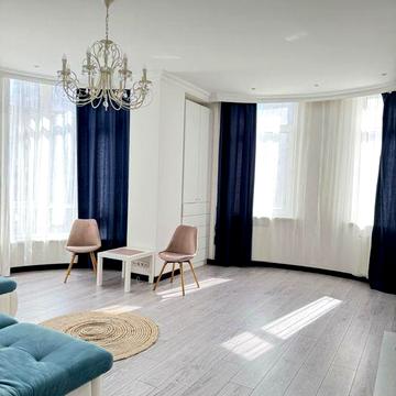 2-к 100м Французский б-р Стикон