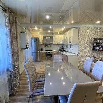 Продається простора 3-кімнатна квартира в новобудові з рем. (Раківка)