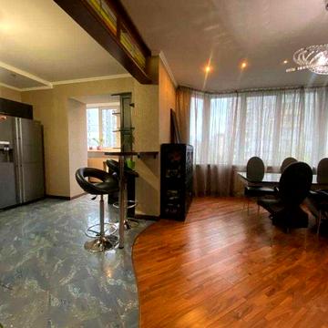 Продаж квартири на Ахматовоі 35 Позняки Осокорки 180кв.м.