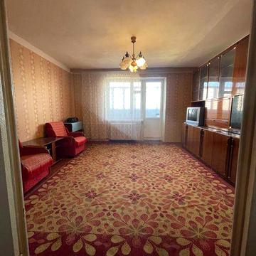 Продається трикімнатна квартира по вулиці Вереснева, буд.9.