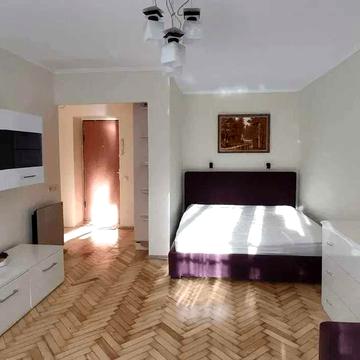 9000 за все. Вже вільна квартира