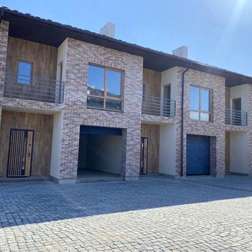 Продається Таунхаус з гаражем та земельною ділянкою вул.Коновальця