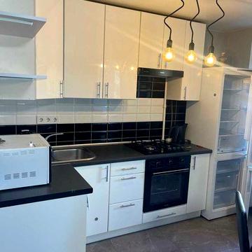 Оренда 2к квартира-студія в серці м. Києва бульв. Т.Шевченка 38