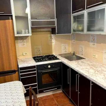 Сдам 3 кв Конный рынок  Спортивная, Защитн. Украины 13000 гр.