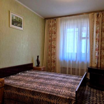 Реальна.Позняки,вул.Драгоманова 5. Затишна,охайна.