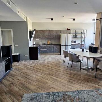 Здам сучасну велику 5 кімнату квартиру на Антоновича, з паркомісцем