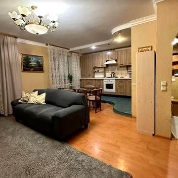 3 кімнатна квартира  вул. Зарічанська