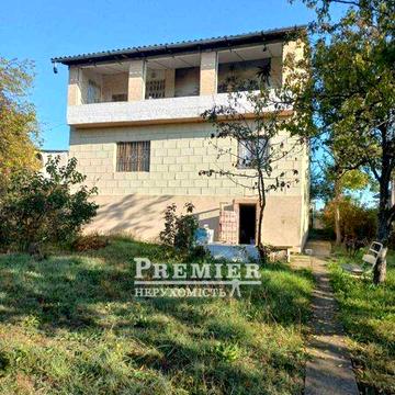 2-поверховий будинок 69 кв.м  з  великою терасою. Під програми.