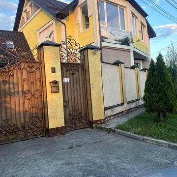 Поділ , окреме проживання у дворі