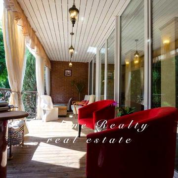 Без комісії оренда будинку, що потопає в зелені в Лісниках.Автономний