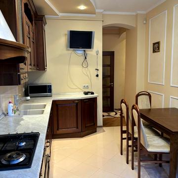 Івана Боберського вул., 19