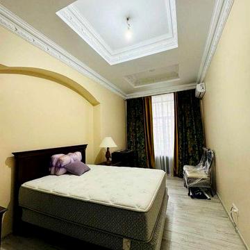 Продаж 3 кімн з терасою  м.Університет