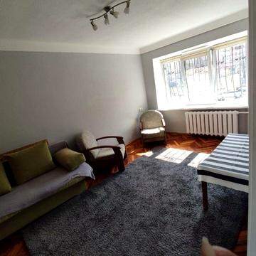 Білоруська вул., 10/18