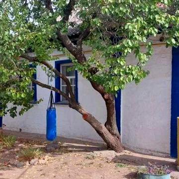 Продаж будинку з комунікаціями